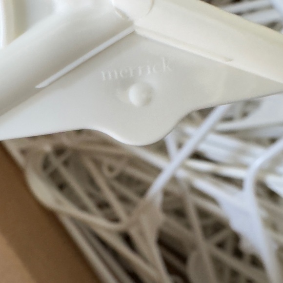 Hangers (50 ) - Picture 3 of 3